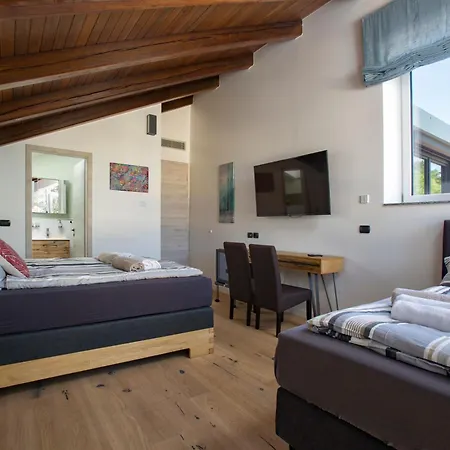 Rita Pool & Bed and breakfast